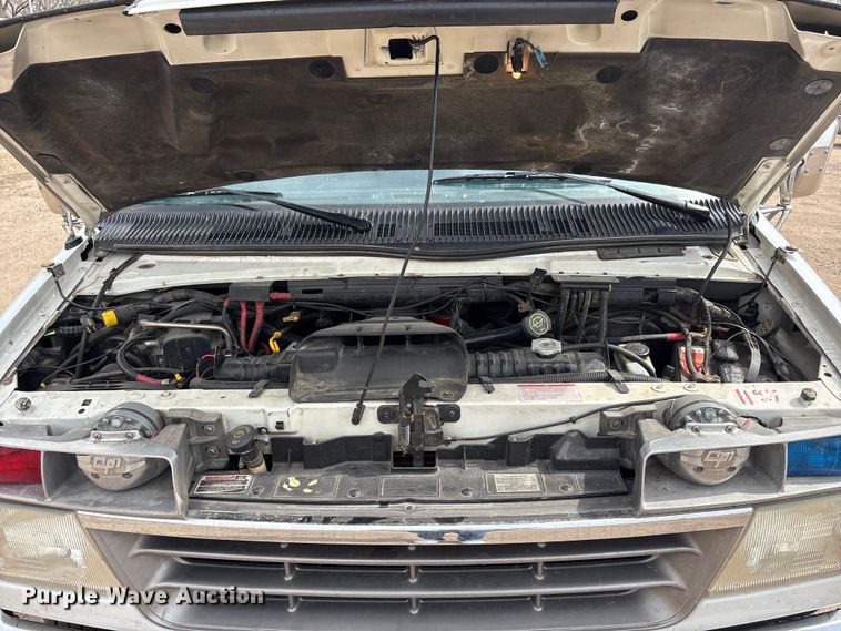 image for item FG2815 1994 Ford E350 ambulance