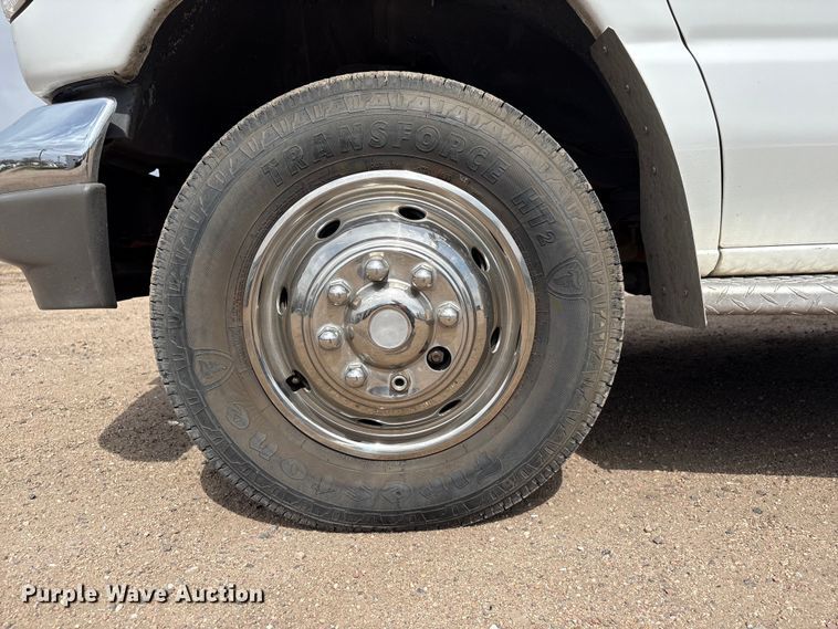 image for item FG2815 1994 Ford E350 ambulance