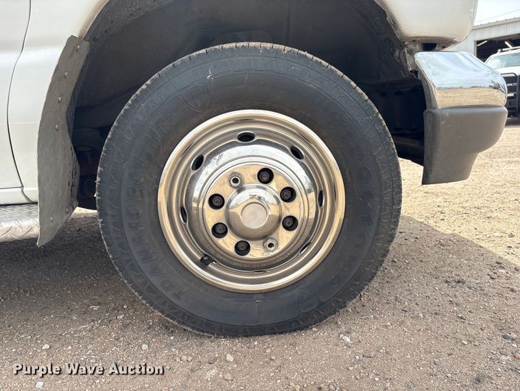 image for item FG2815 1994 Ford E350 ambulance