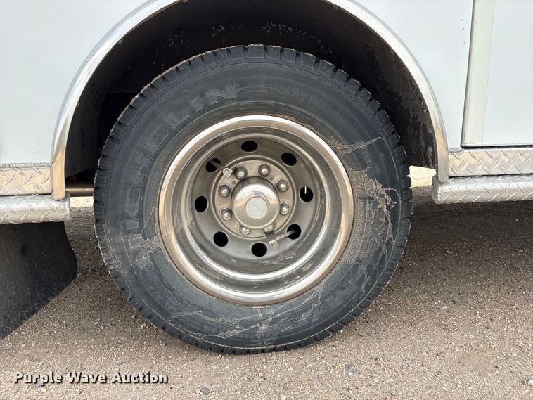 image for item FG2815 1994 Ford E350 ambulance