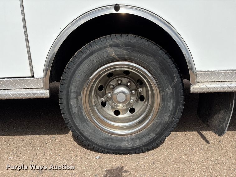 image for item FG2815 1994 Ford E350 ambulance