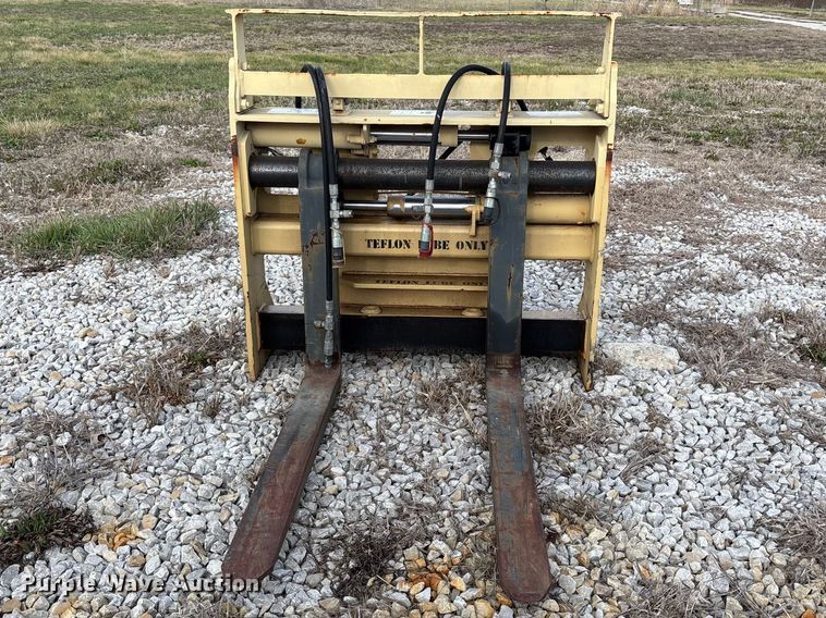 image for item FH7010 JLG forks