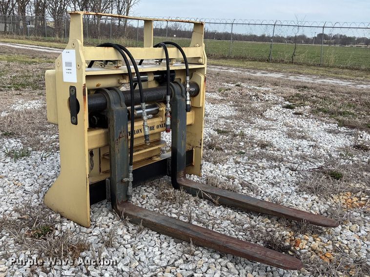 image for item FH7010 JLG forks