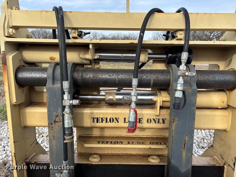 image for item FH7010 JLG forks