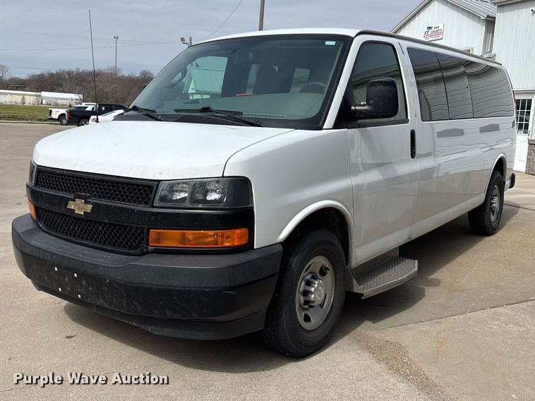 image for item FH7012 2018 Chevrolet Express 3500 van