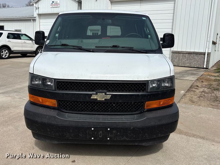 image for item FH7012 2018 Chevrolet Express 3500 van