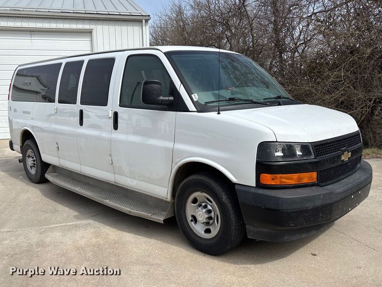 image for item FH7012 2018 Chevrolet Express 3500 van