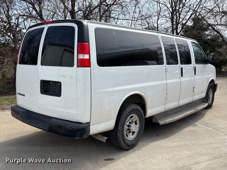 image for item FH7012 2018 Chevrolet Express 3500 van