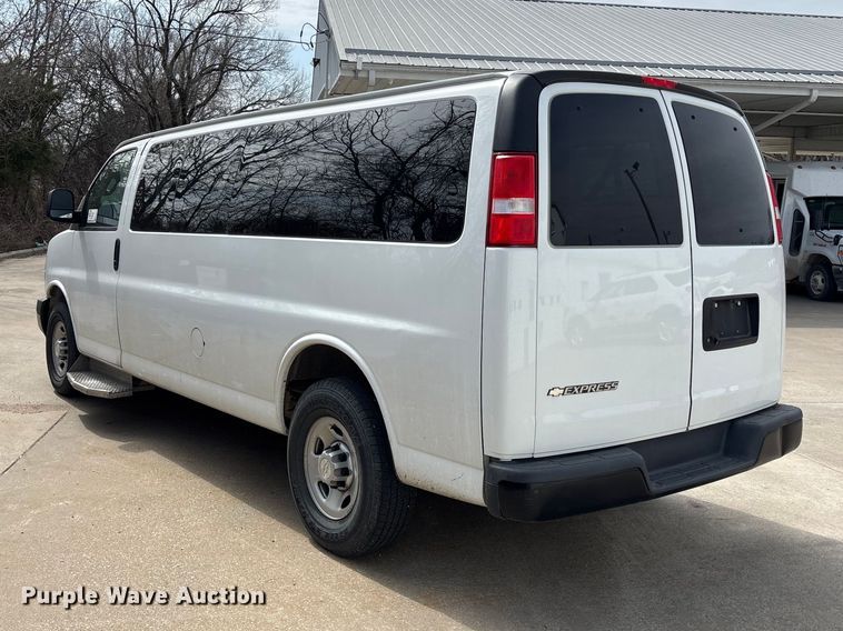 image for item FH7012 2018 Chevrolet Express 3500 van
