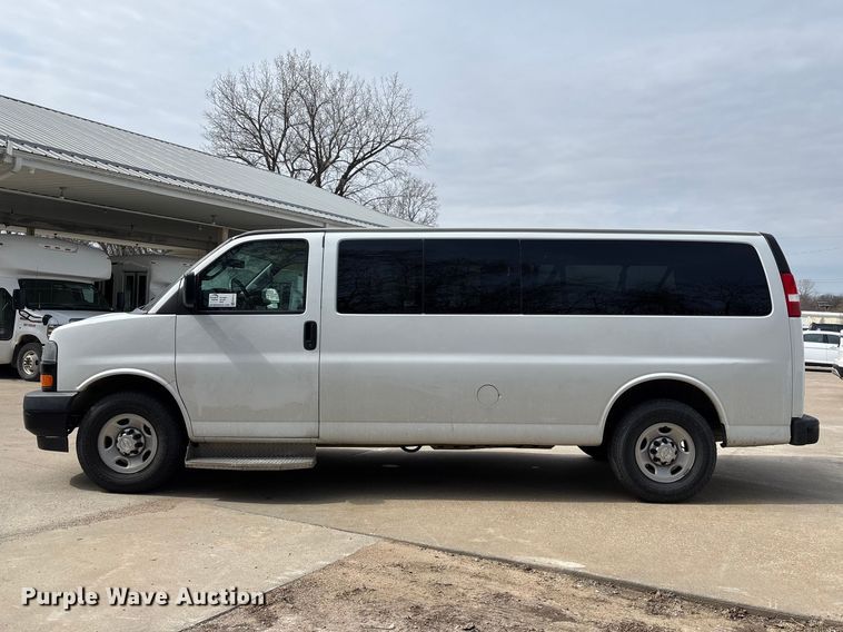 image for item FH7012 2018 Chevrolet Express 3500 van