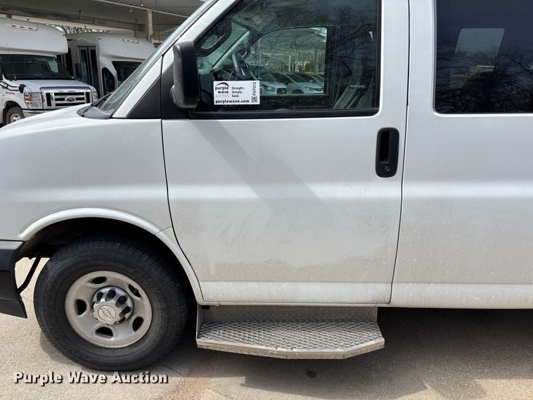 image for item FH7012 2018 Chevrolet Express 3500 van