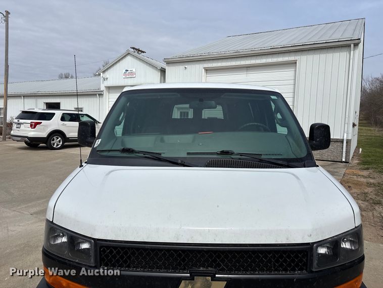 image for item FH7012 2018 Chevrolet Express 3500 van