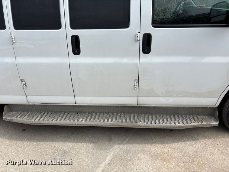image for item FH7012 2018 Chevrolet Express 3500 van