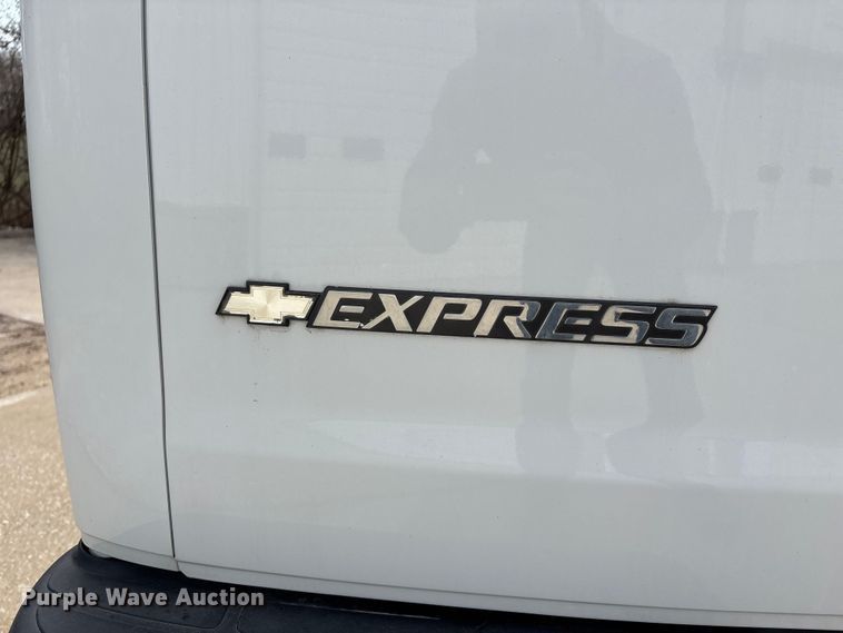 image for item FH7012 2018 Chevrolet Express 3500 van