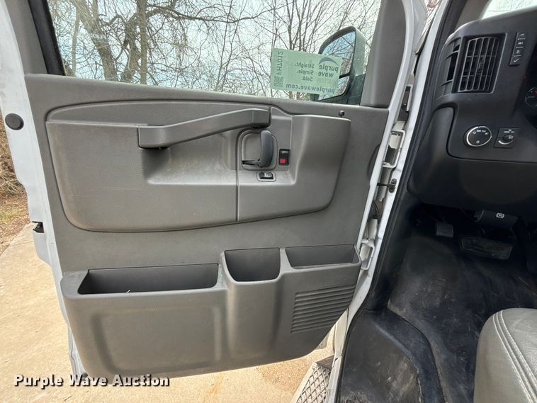 image for item FH7012 2018 Chevrolet Express 3500 van