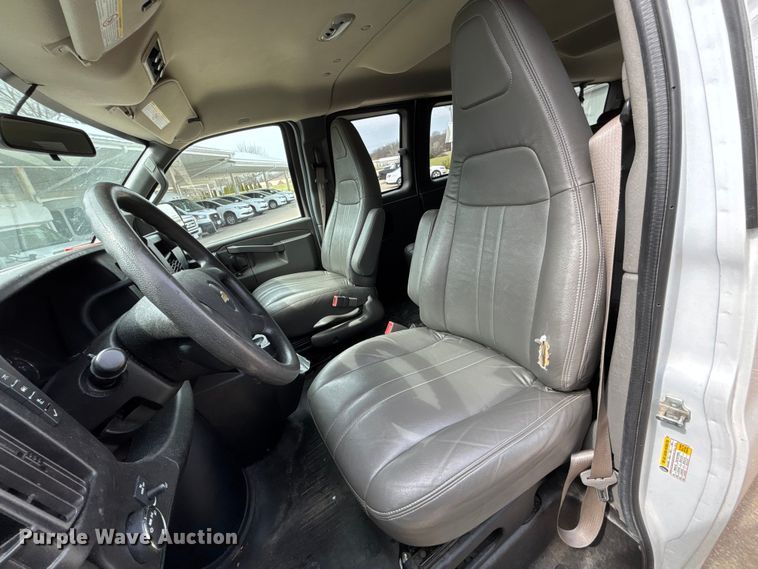 image for item FH7012 2018 Chevrolet Express 3500 van