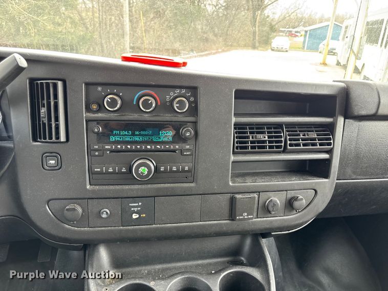 image for item FH7012 2018 Chevrolet Express 3500 van