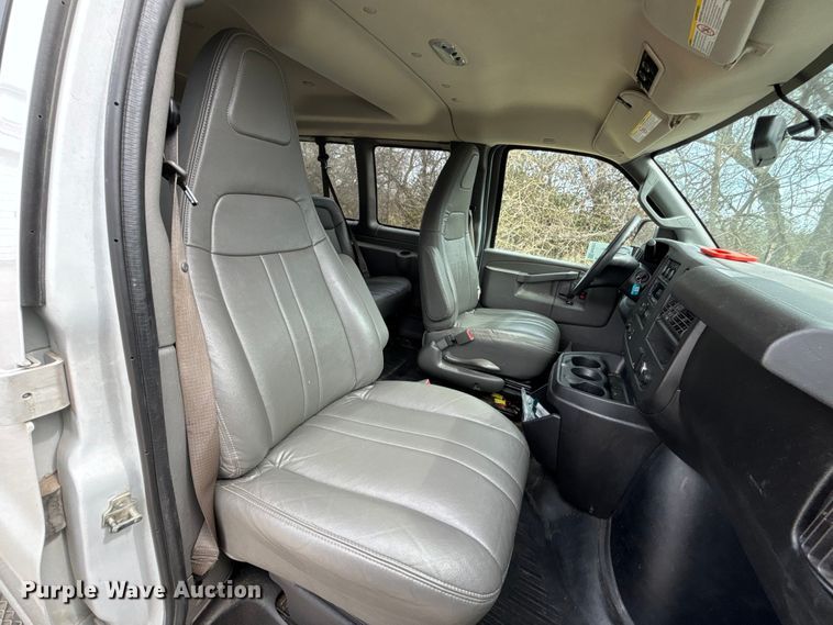 image for item FH7012 2018 Chevrolet Express 3500 van