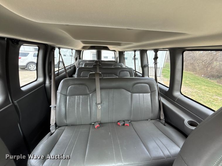 image for item FH7012 2018 Chevrolet Express 3500 van