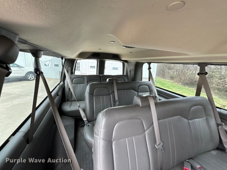 image for item FH7012 2018 Chevrolet Express 3500 van