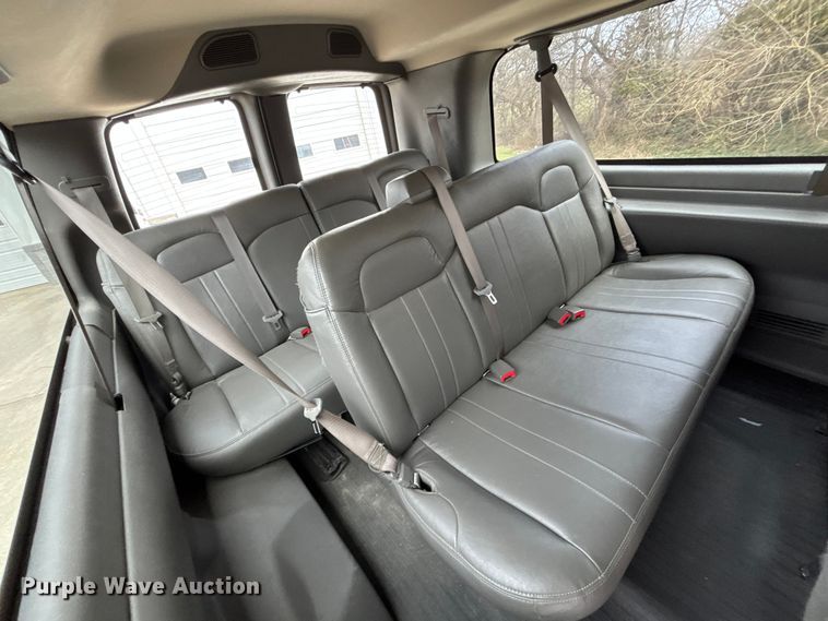 image for item FH7012 2018 Chevrolet Express 3500 van