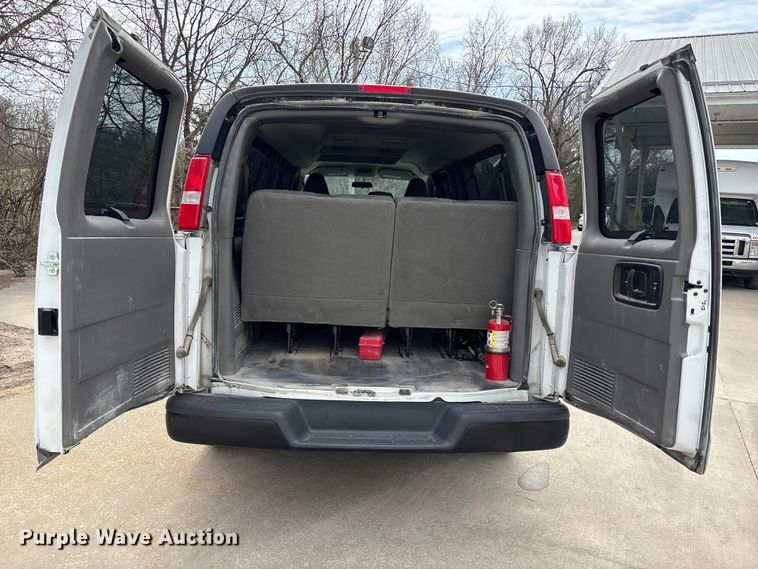 image for item FH7012 2018 Chevrolet Express 3500 van