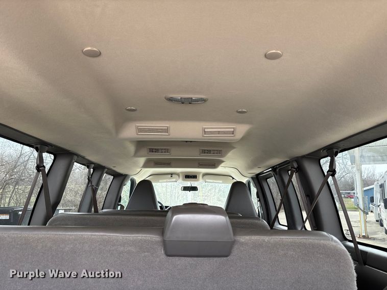 image for item FH7012 2018 Chevrolet Express 3500 van