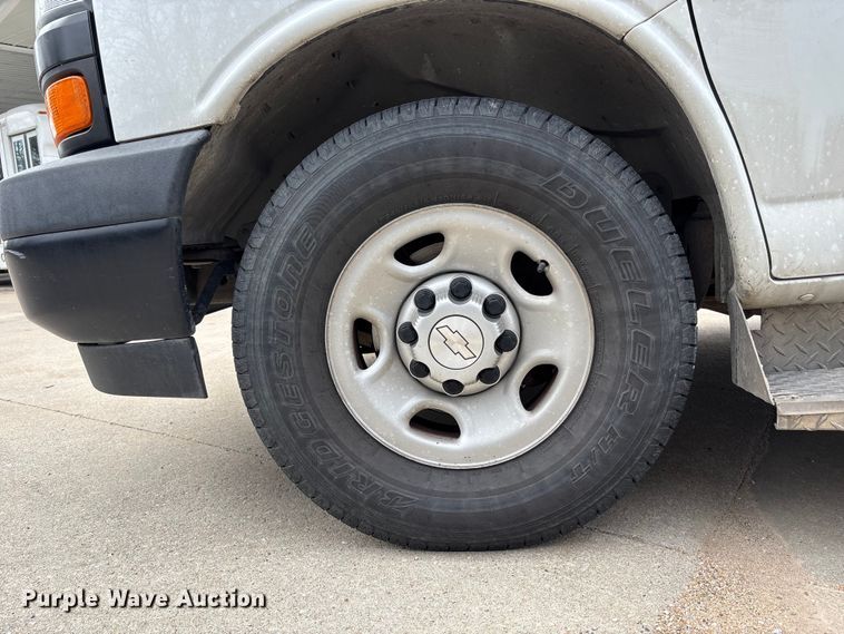 image for item FH7012 2018 Chevrolet Express 3500 van