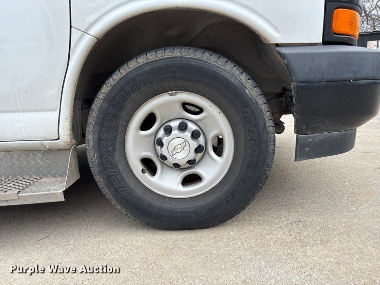 image for item FH7012 2018 Chevrolet Express 3500 van