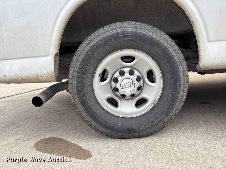 image for item FH7012 2018 Chevrolet Express 3500 van