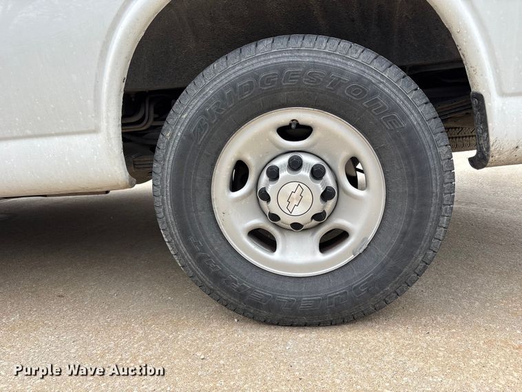 image for item FH7012 2018 Chevrolet Express 3500 van