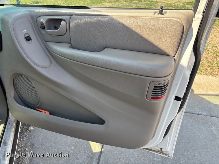 image for item FI0791 2001 Dodge Caravan van