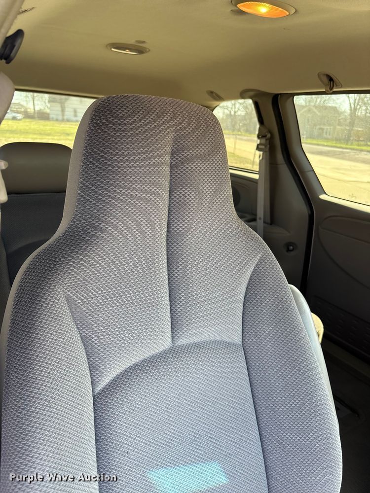 image for item FI0791 2001 Dodge Caravan van