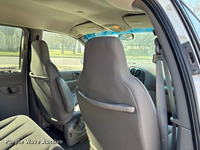 image for item FI0791 2001 Dodge Caravan van