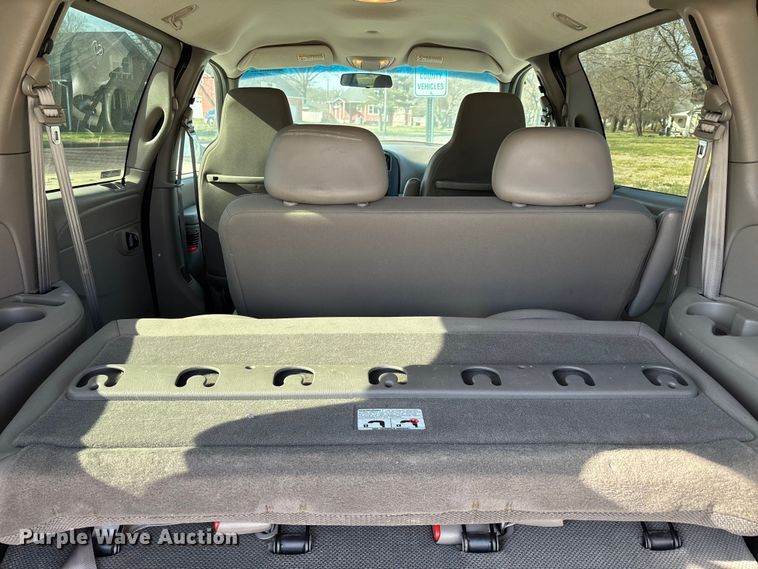 image for item FI0791 2001 Dodge Caravan van
