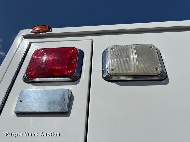 image for item FI0860 2001 Ford E450 ambulance