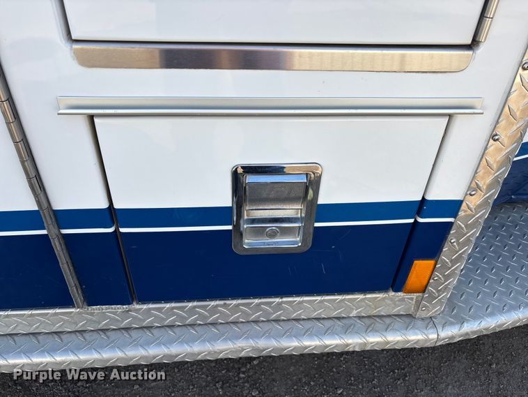 image for item FI0860 2001 Ford E450 ambulance