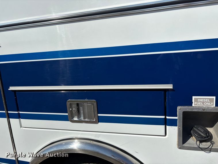 image for item FI0860 2001 Ford E450 ambulance