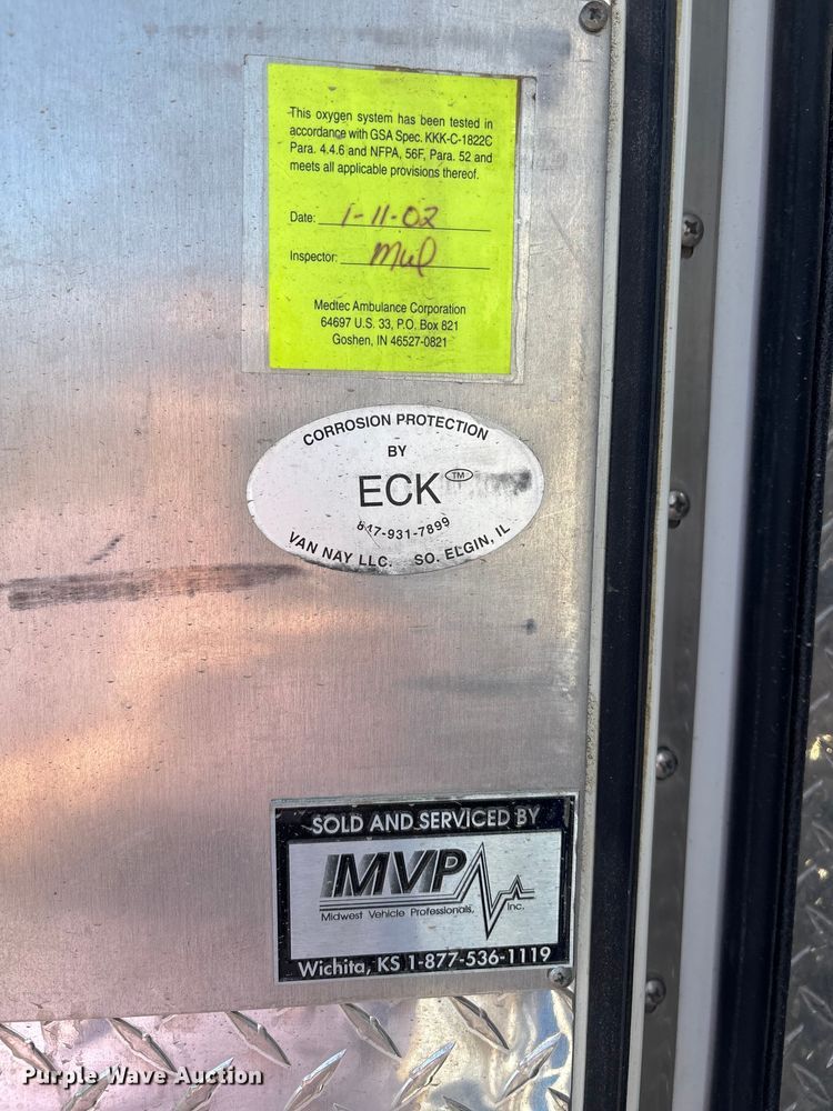 image for item FI0860 2001 Ford E450 ambulance