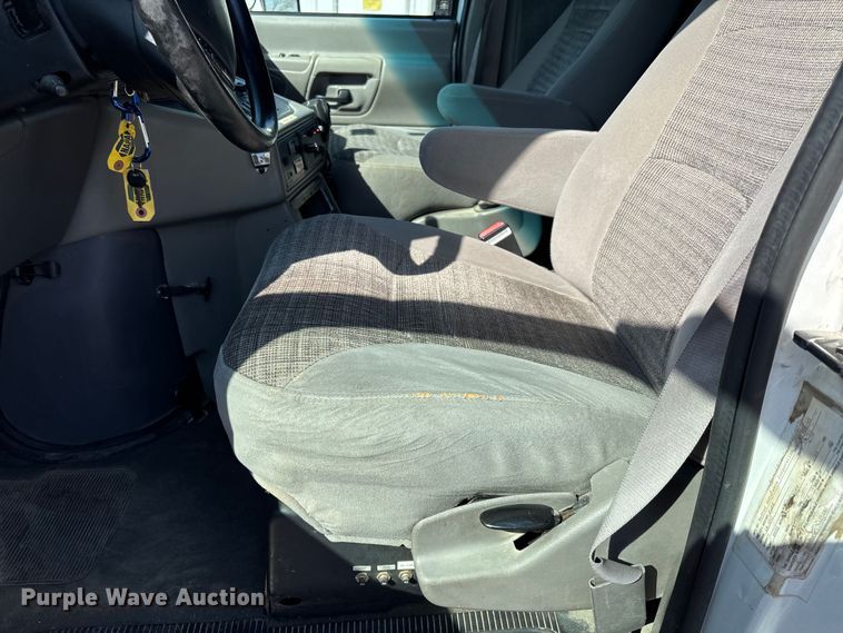 image for item FI0860 2001 Ford E450 ambulance