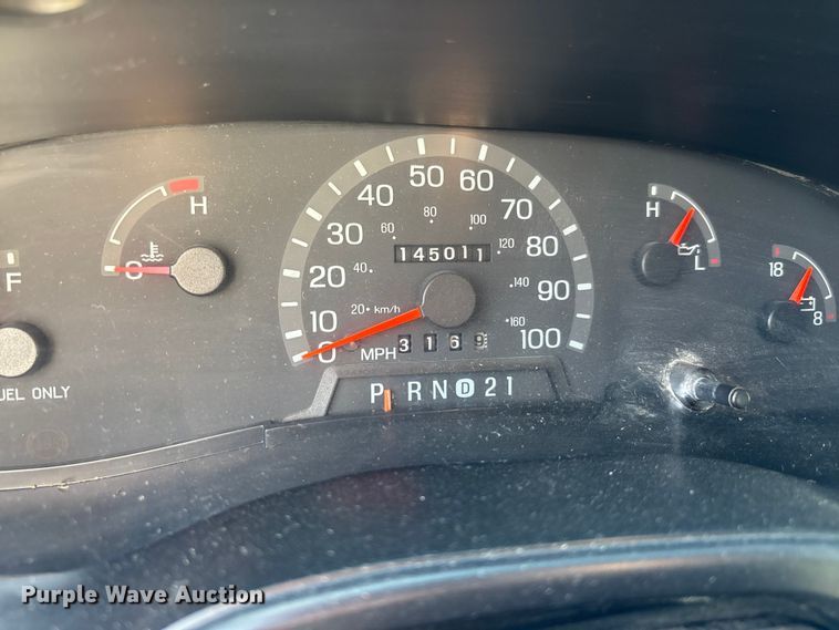 image for item FI0860 2001 Ford E450 ambulance