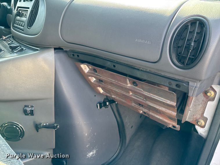 image for item FI0860 2001 Ford E450 ambulance