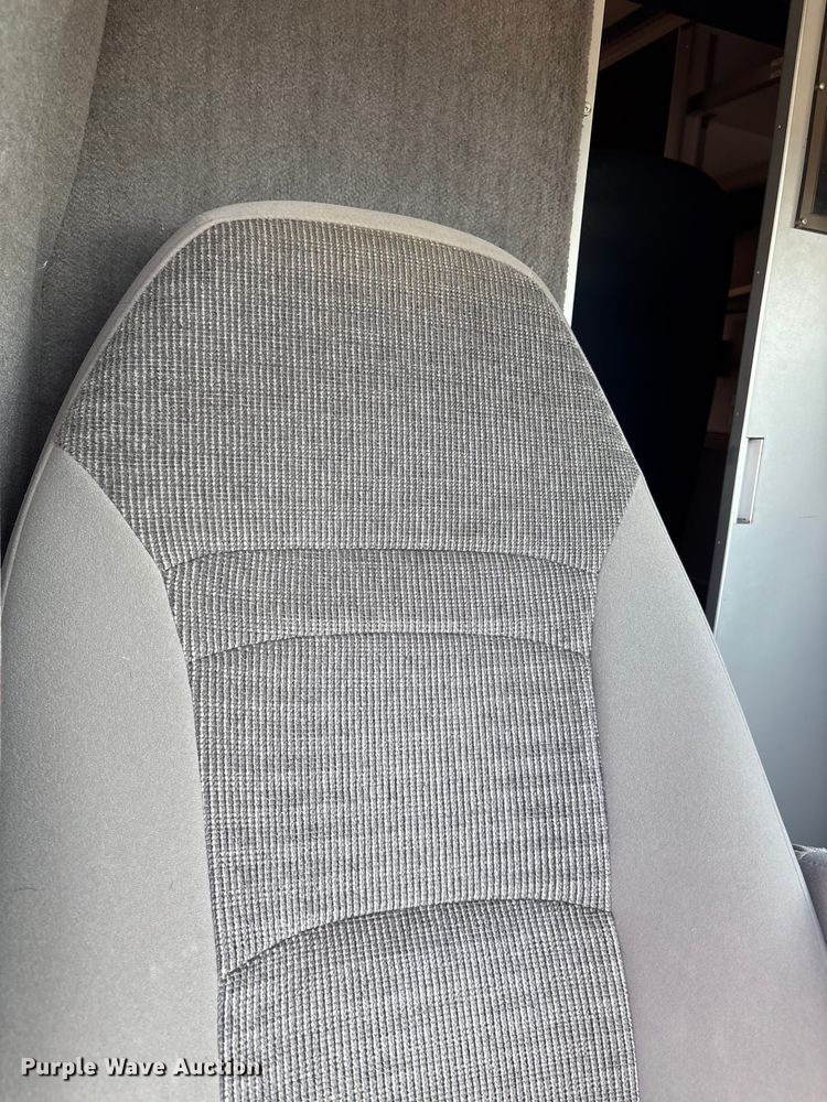 image for item FI0860 2001 Ford E450 ambulance