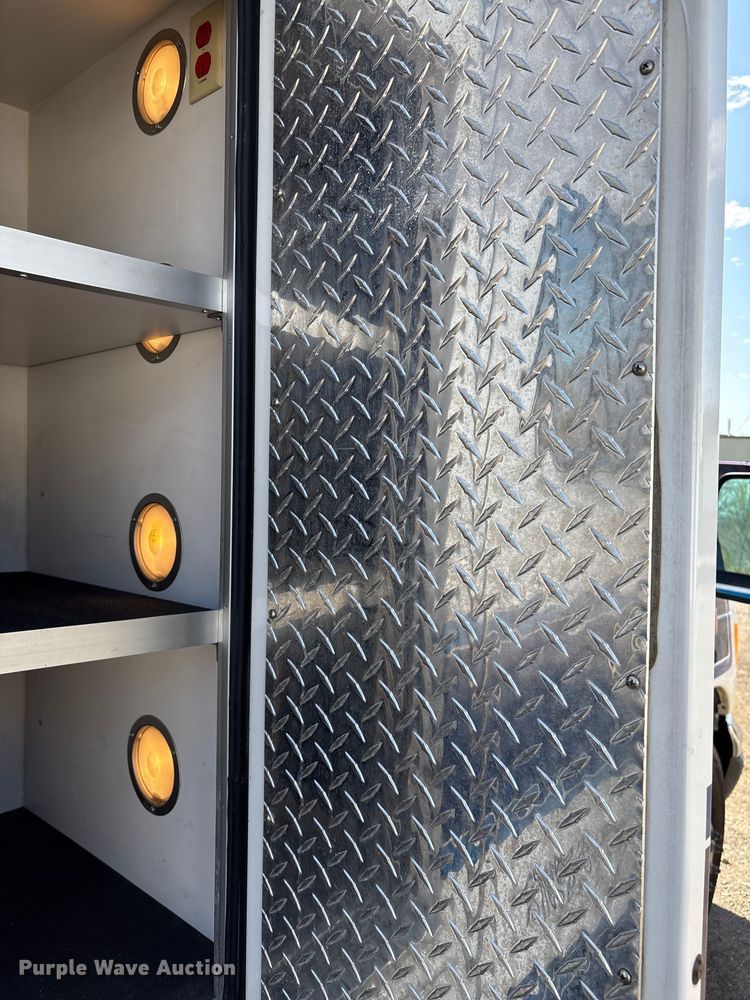 image for item FI0860 2001 Ford E450 ambulance