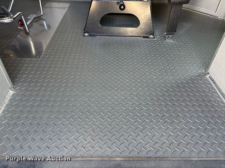 image for item FI0860 2001 Ford E450 ambulance