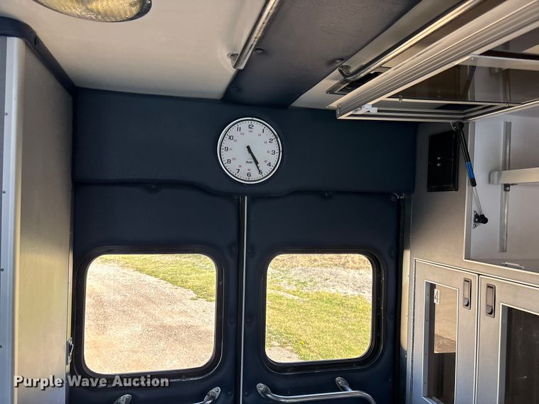 image for item FI0860 2001 Ford E450 ambulance