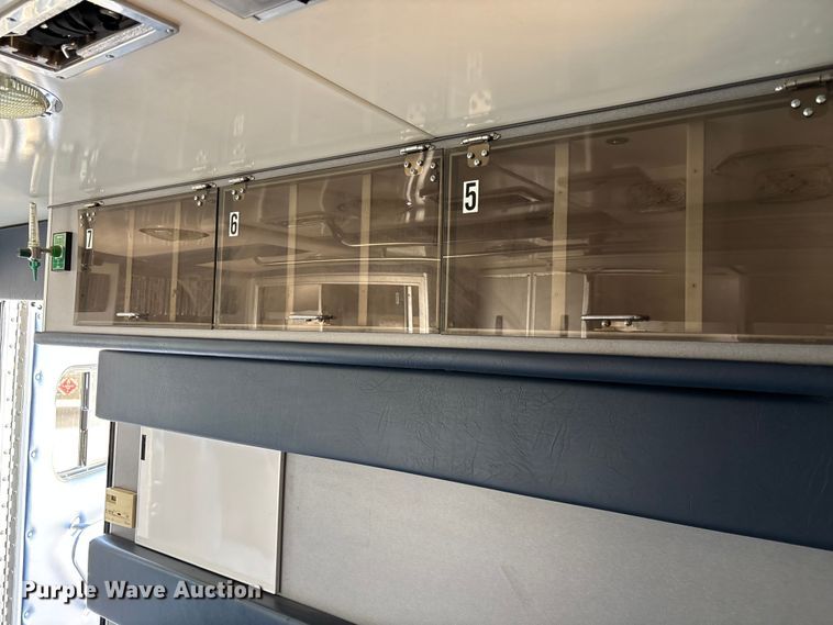 image for item FI0860 2001 Ford E450 ambulance