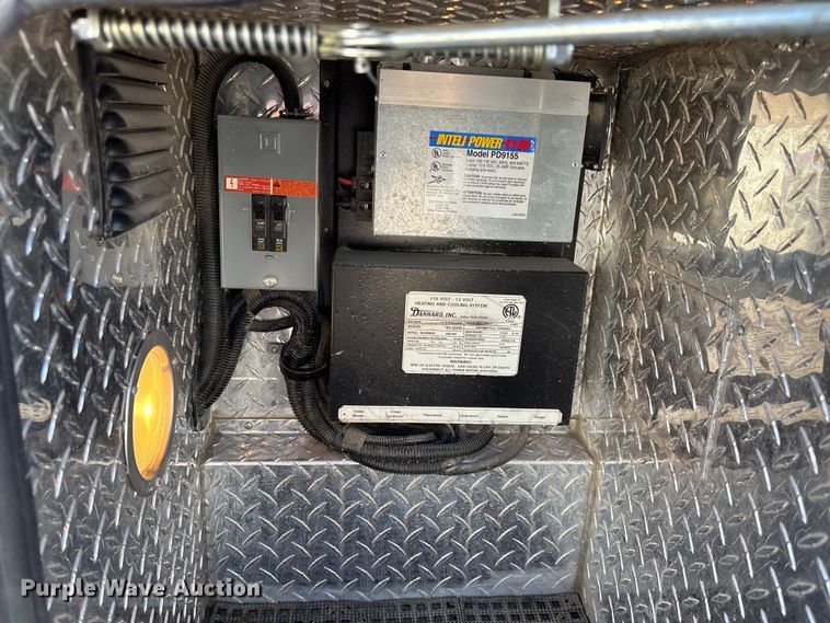 image for item FI0860 2001 Ford E450 ambulance