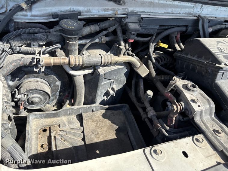 image for item FI0860 2001 Ford E450 ambulance