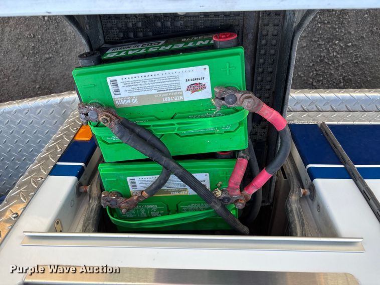 image for item FI0860 2001 Ford E450 ambulance